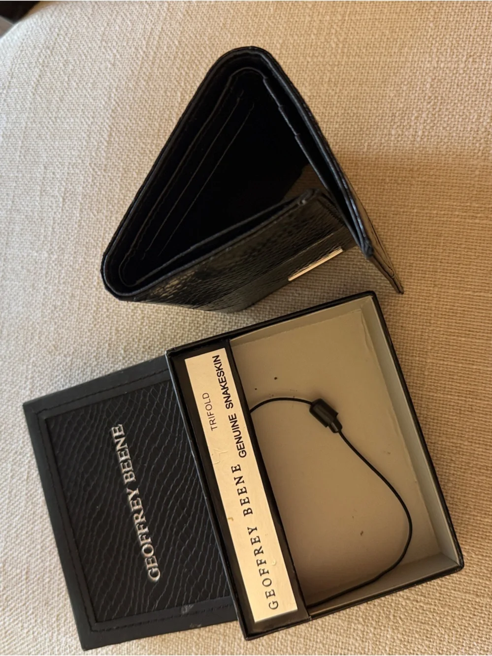 Geoffrey Beene Black Snakeskin Trifold Card Holder